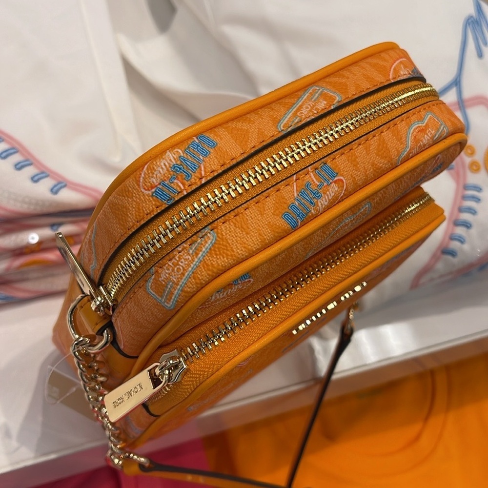 MICHAEL KORS
Jet Set Md Printed Signature Logo Crossbody NS CHAIN XBODY Flight - Picture 5 of 16